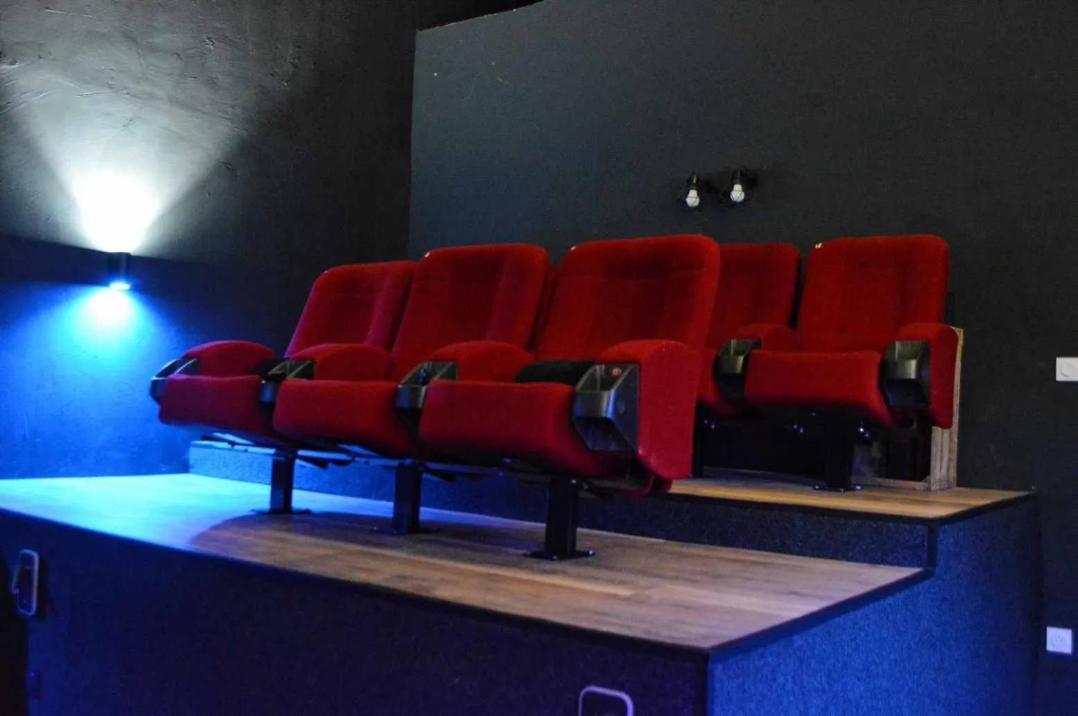 Le Cocon L'Unique Experience Cinema Room De La Grange Savoyarde 1Km Du Lac D'Annecy Lathuile 0*,  France